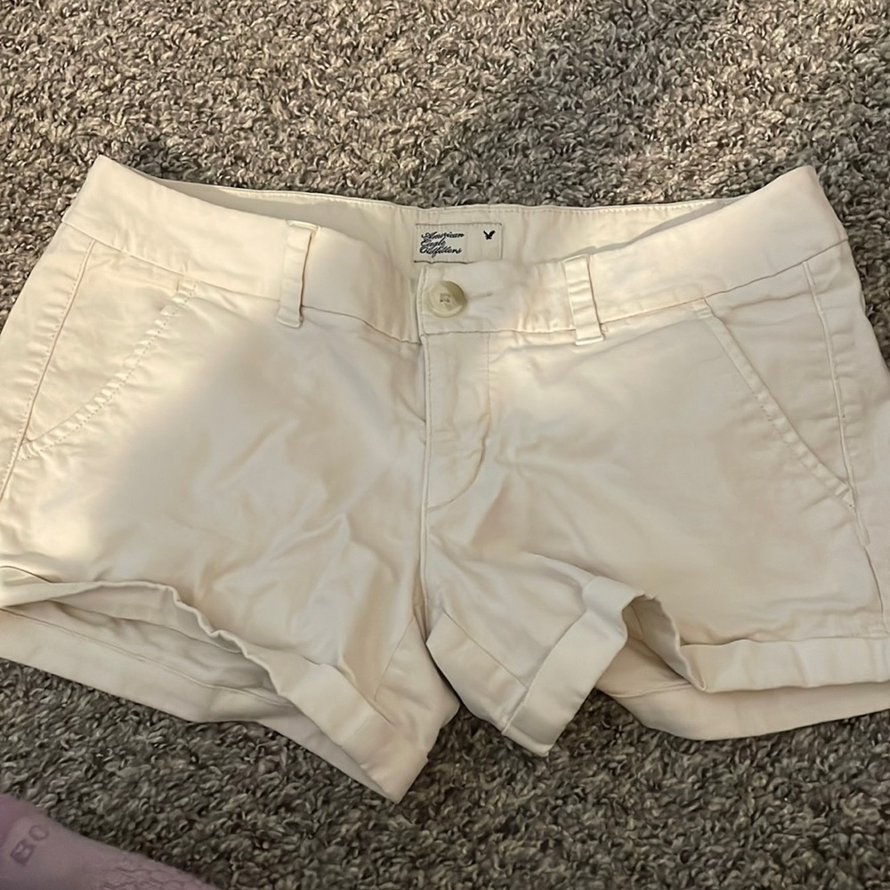 Size 6 American eagle shorts. Cream/white